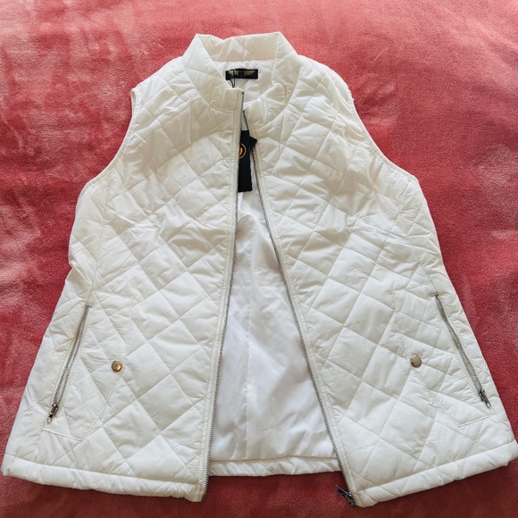 White vest - Picture 1 of 2